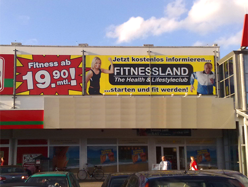 Fitnessland Schild, Werbung